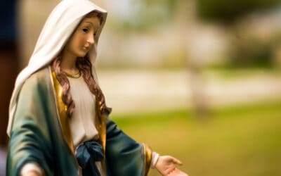 Dios te salve, Reina y Madre | Oraciones a la Virgen María